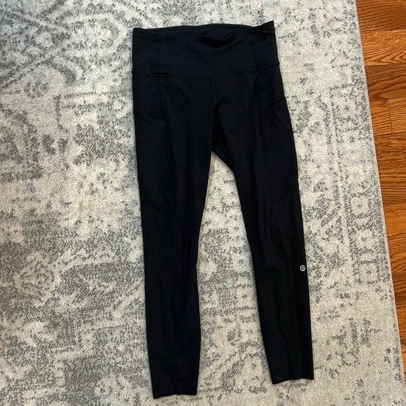Women’s black lululemon pants with pockets - Picture 1 of 3